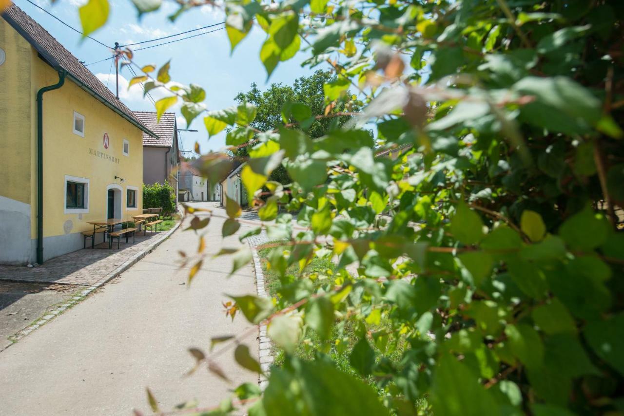 Отель Weingut Martinshof Sankt Ulrich  Экстерьер фото